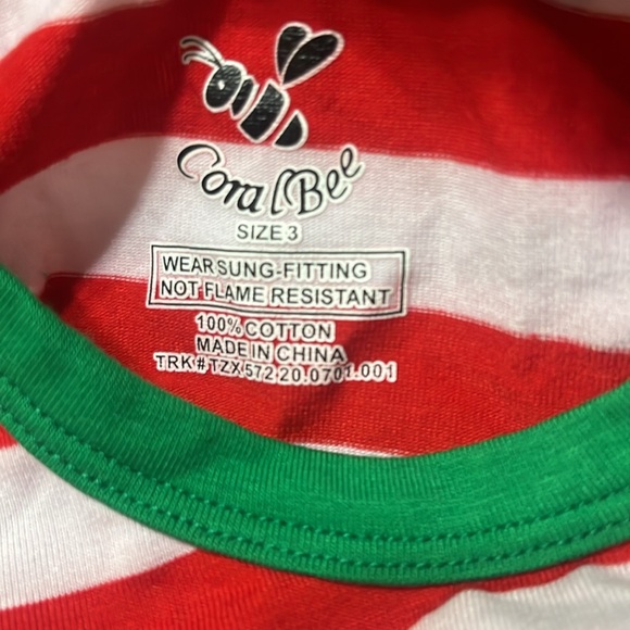 Coral Bee Boys 2 piece Pajamas Size 3 years color Red and white with green trim - Picture 7 of 8